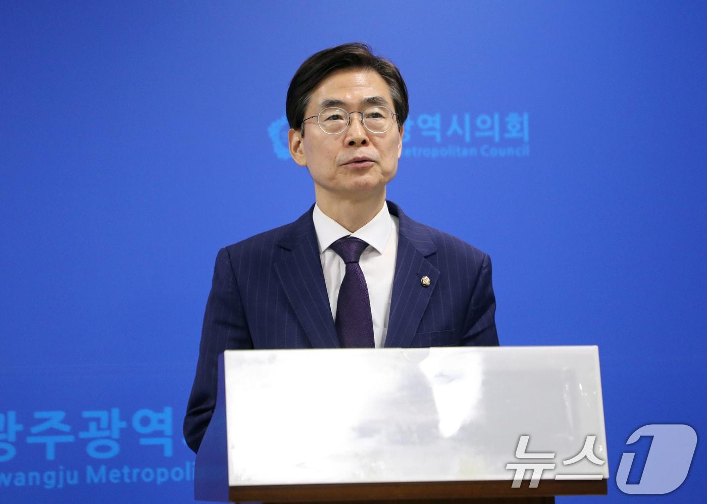 조경태 국민의힘 의원이 3일 12·3 비상계엄 1년을 맞이해 광주시의회 브리핑 룸을 찾아 &#39;광주선언&#39;을 발표하고 있다. 2025.12.3/뉴스1 ⓒ News1 이수민 기자