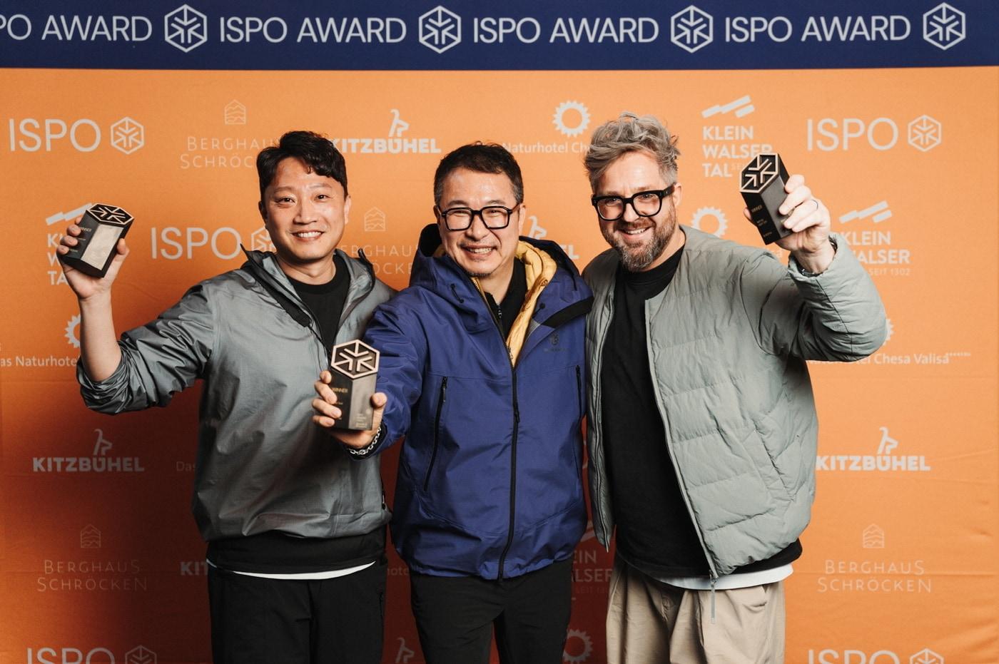 블랙야크_ISPO 뮌헨 2025 현장 사진. 왼쪽부터 강성구 블랙야크 신발사업부 부장, 김익태 블랙야크 BY사업본부장 사장, 막스 밀리언노츠 유럽 총괄 이사.&#40;블랙야크제공&#41;