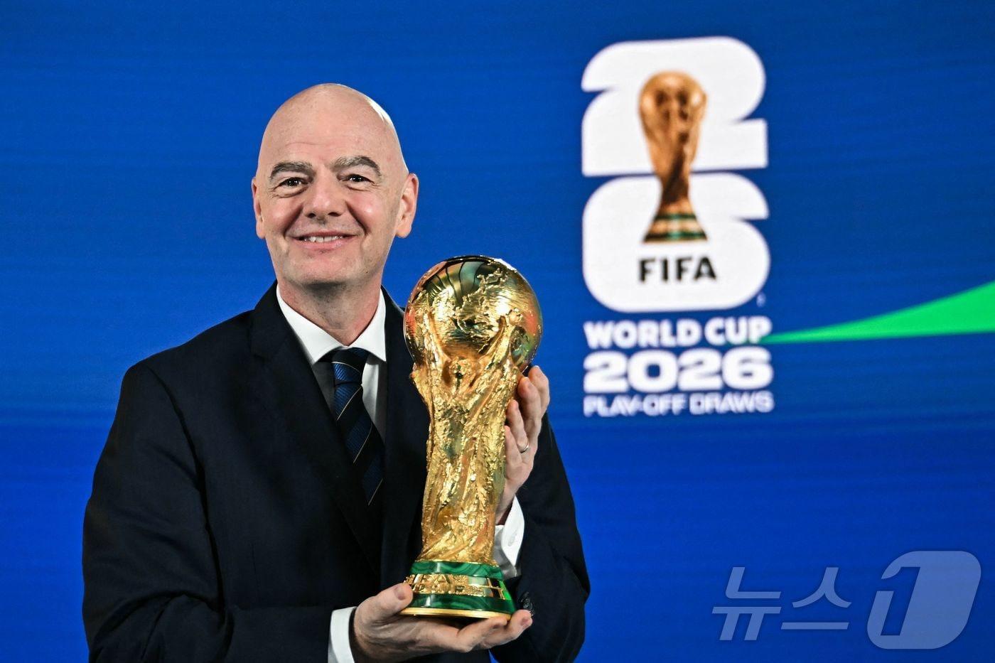 본문 이미지 - FIFA가 2026 북중미 월드컵에서 경고누적 출장정지 규정을 바꾸는 방안을 논의 중이다.  ⓒ AFP=뉴스1