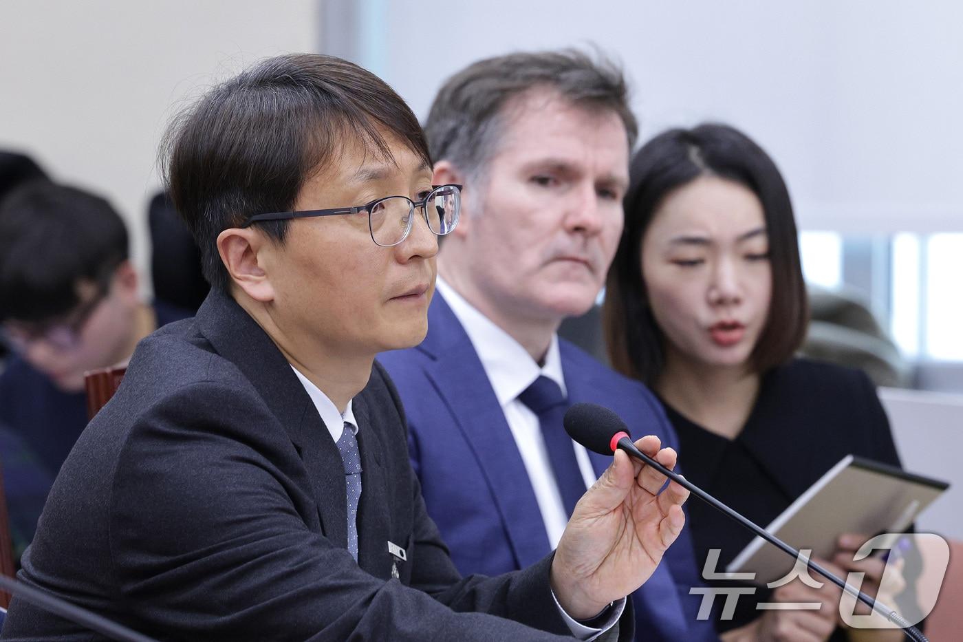 박대준 쿠팡 대표이사가 3일 서울 여의도 국회 정무위원회에서 열린 쿠팡 개인정보 유출 관련 현안질의에서 의원 질의에 답변하고 있다. 2025.12.3/뉴스1 ⓒ News1 신웅수 기자