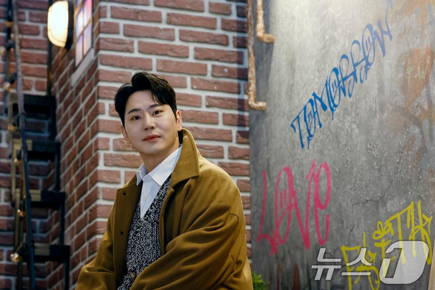 뮤지컬 &#39;렌트&#39; 콜린 역의 배우 장지후가 3일 오후 서울 강남구 영동대로 코엑스아티움에서 진행된 라운드인터뷰에 앞서 포즈를 취하고 있다. 2025.12.3/뉴스1 ⓒ News1 박정호 기자