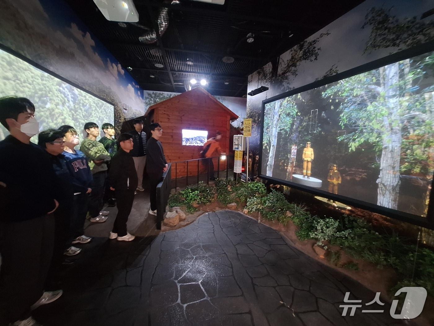 본문 이미지 - 대전시교육청 직장민방위 대원 안전체험교육&#40;대전시교육청 제공&#41; /뉴스1