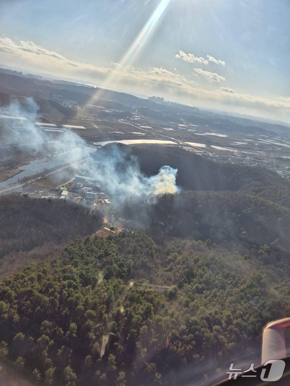 본문 이미지 - 화재 현장. &#40;경기도소방재난본부 제공. 재판매 및 DB 금지&#41; 2025.12.3/뉴스1
