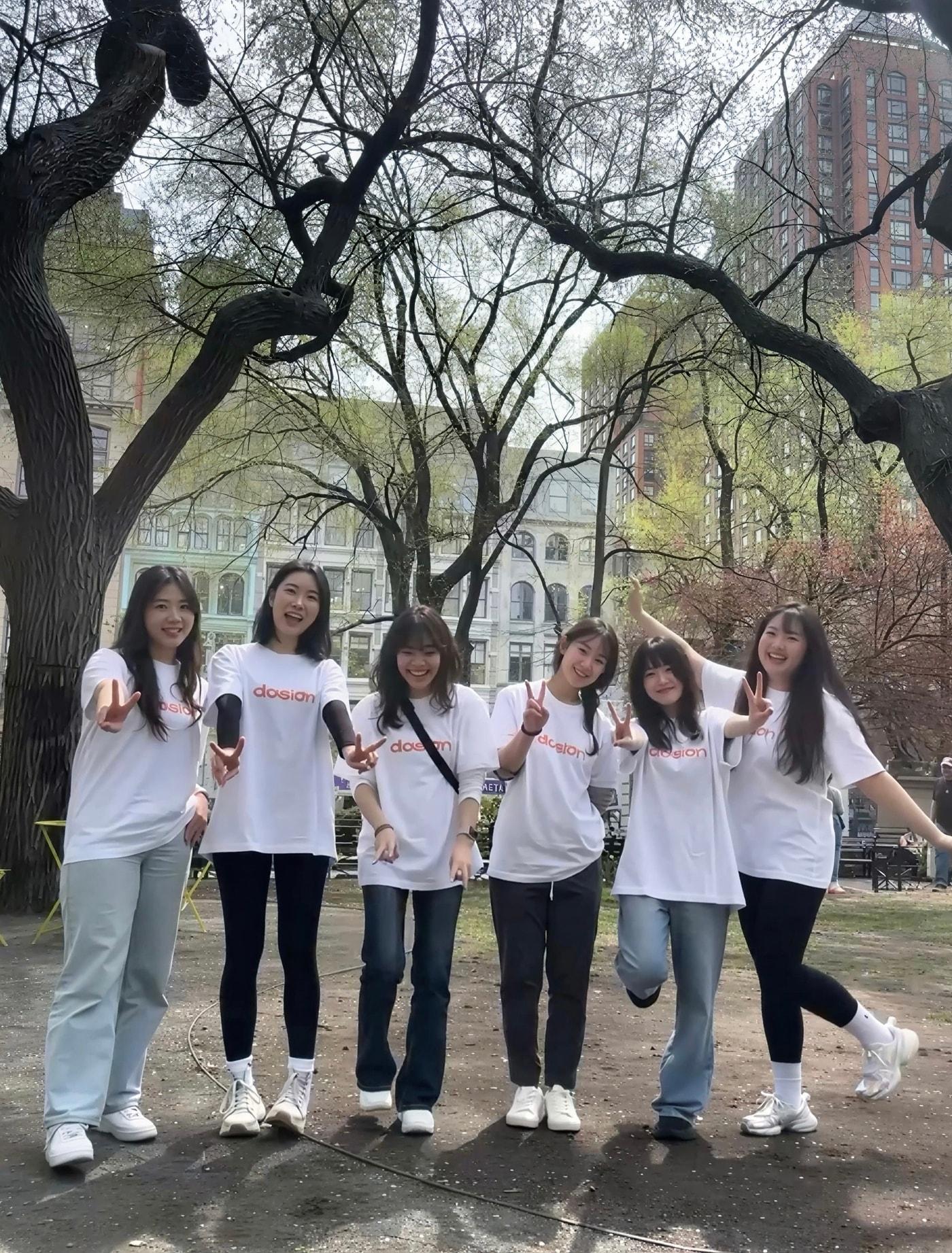 본문 이미지 - 총괄 김희혜를 중심으로 부총괄 김세빈, 소셜미디어 윤나원, 촬영 최유리·주예은, 디자인 박민정·임예진·변하윤·김수현이 참여했다. 사진=다시온 제공