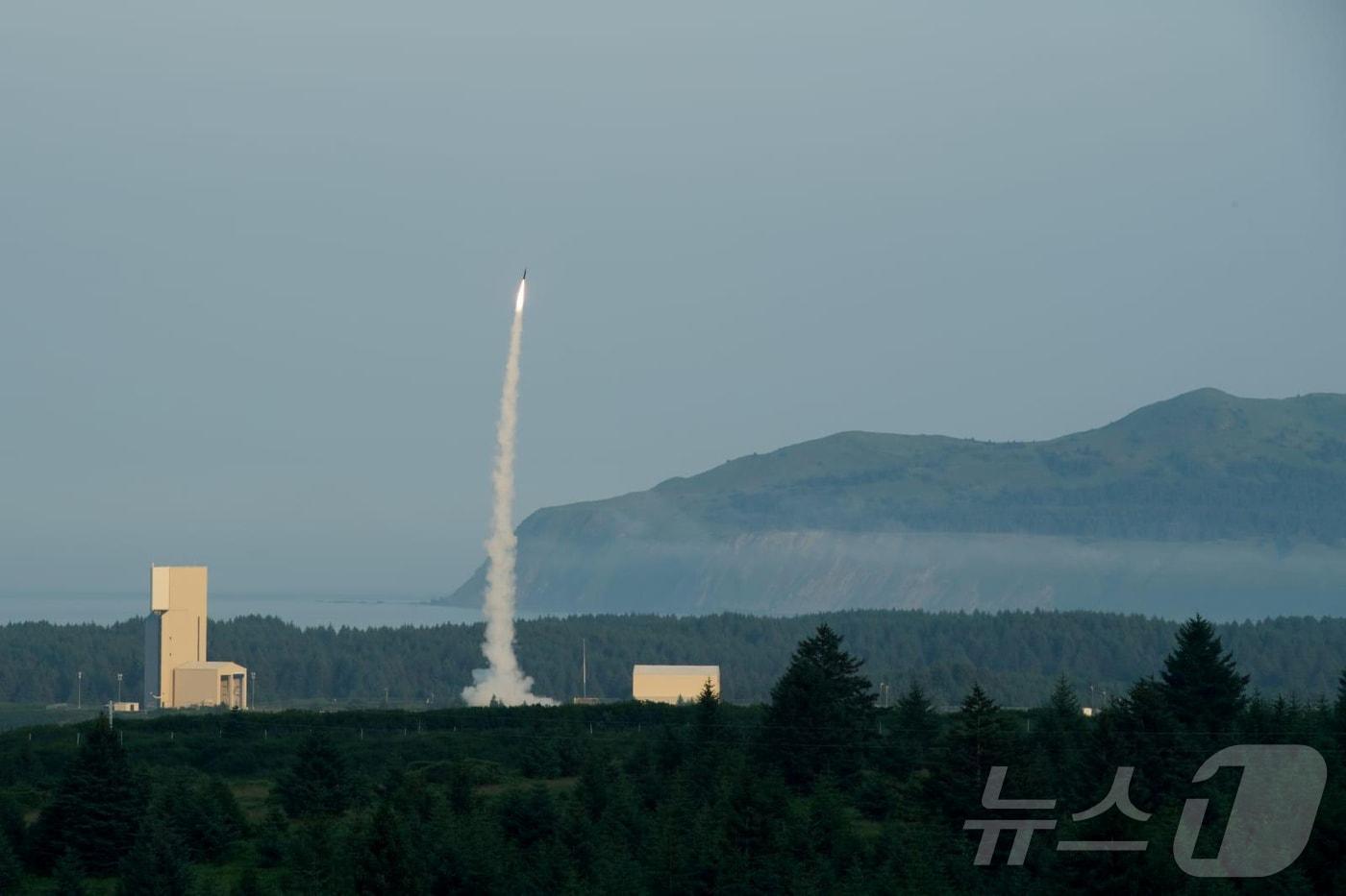 지난 2019년 7월 28일 미국 알래스카 상공에서 촬영된 이스라엘의 미사일 방어시스템 &#39;애로우&#39;3&#39;. 2019.7.28/뉴스1 ⓒ 로이터=뉴스1 ⓒ News1 이창규 기자