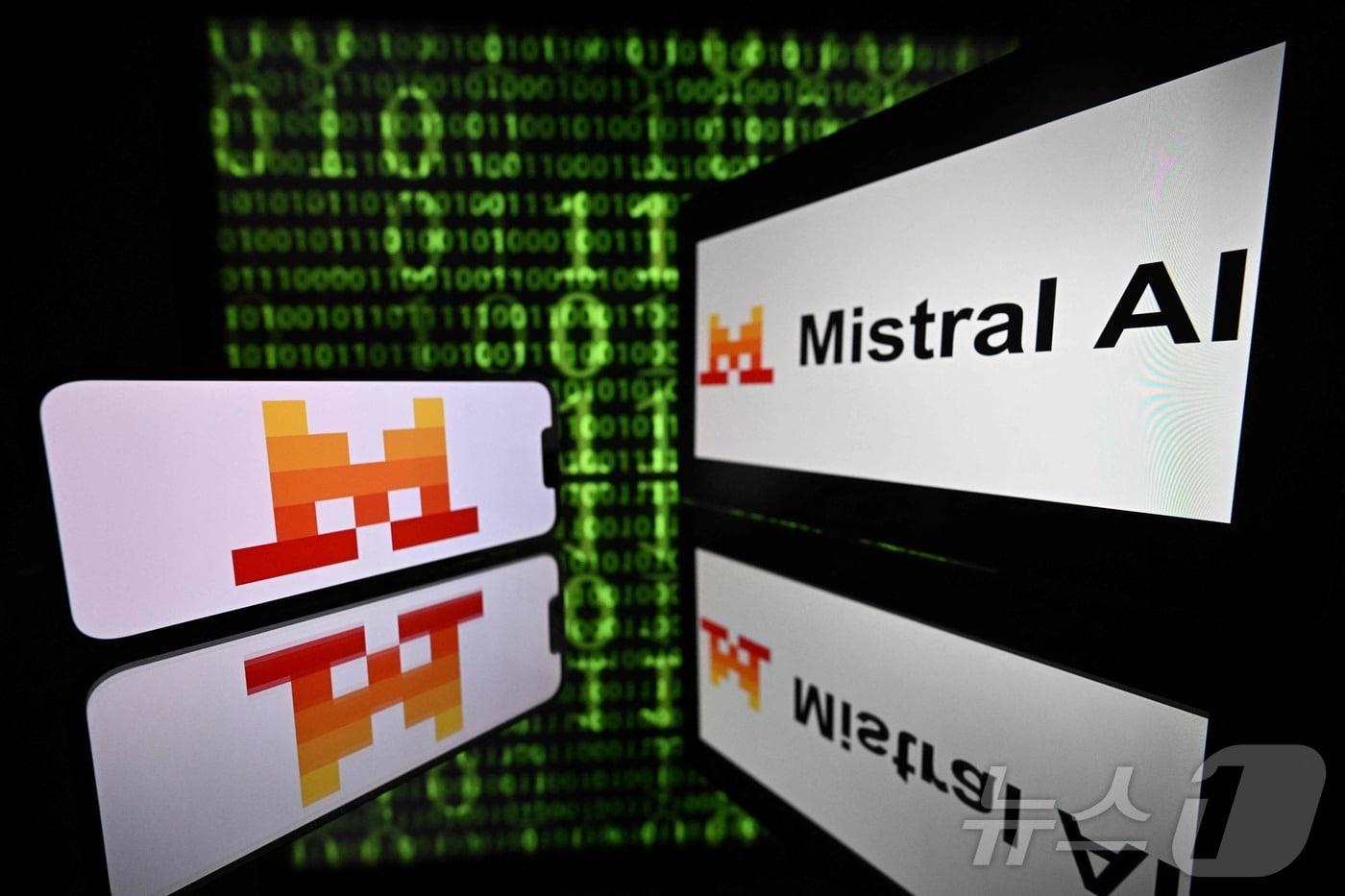 미스트랄 AI 로고 FRANCE-NETHERLANDS-TECHNOLOGY-MISTRAL-AI-ASML ⓒ AFP=뉴스1