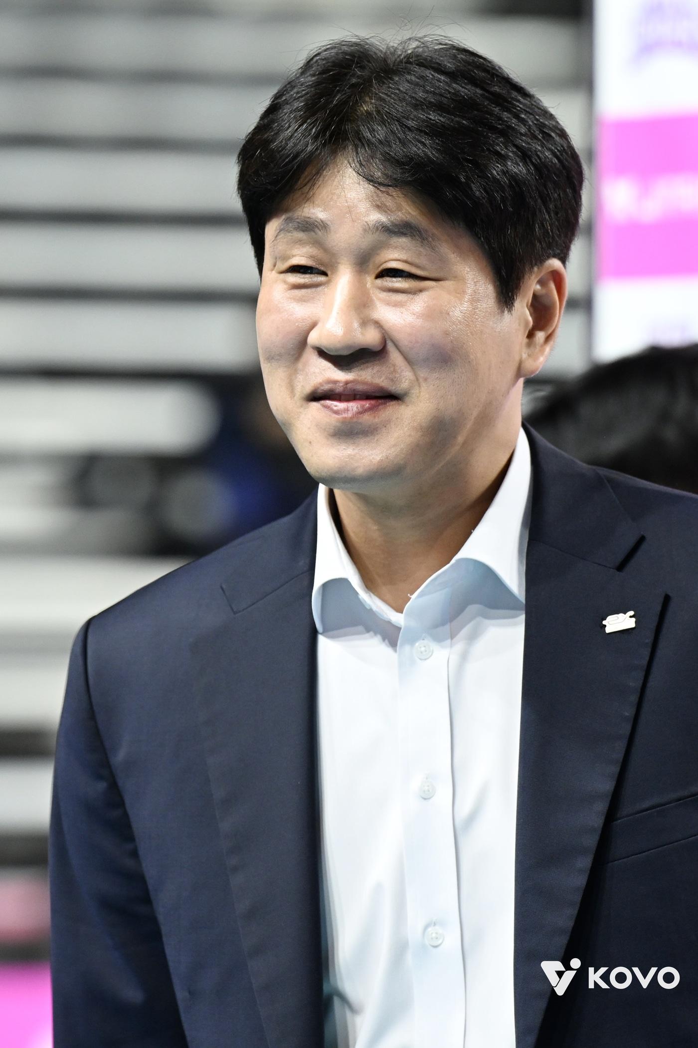 본문 이미지 - 한국도로공사 김종민 감독. &#40;KOVO 제공&#41;