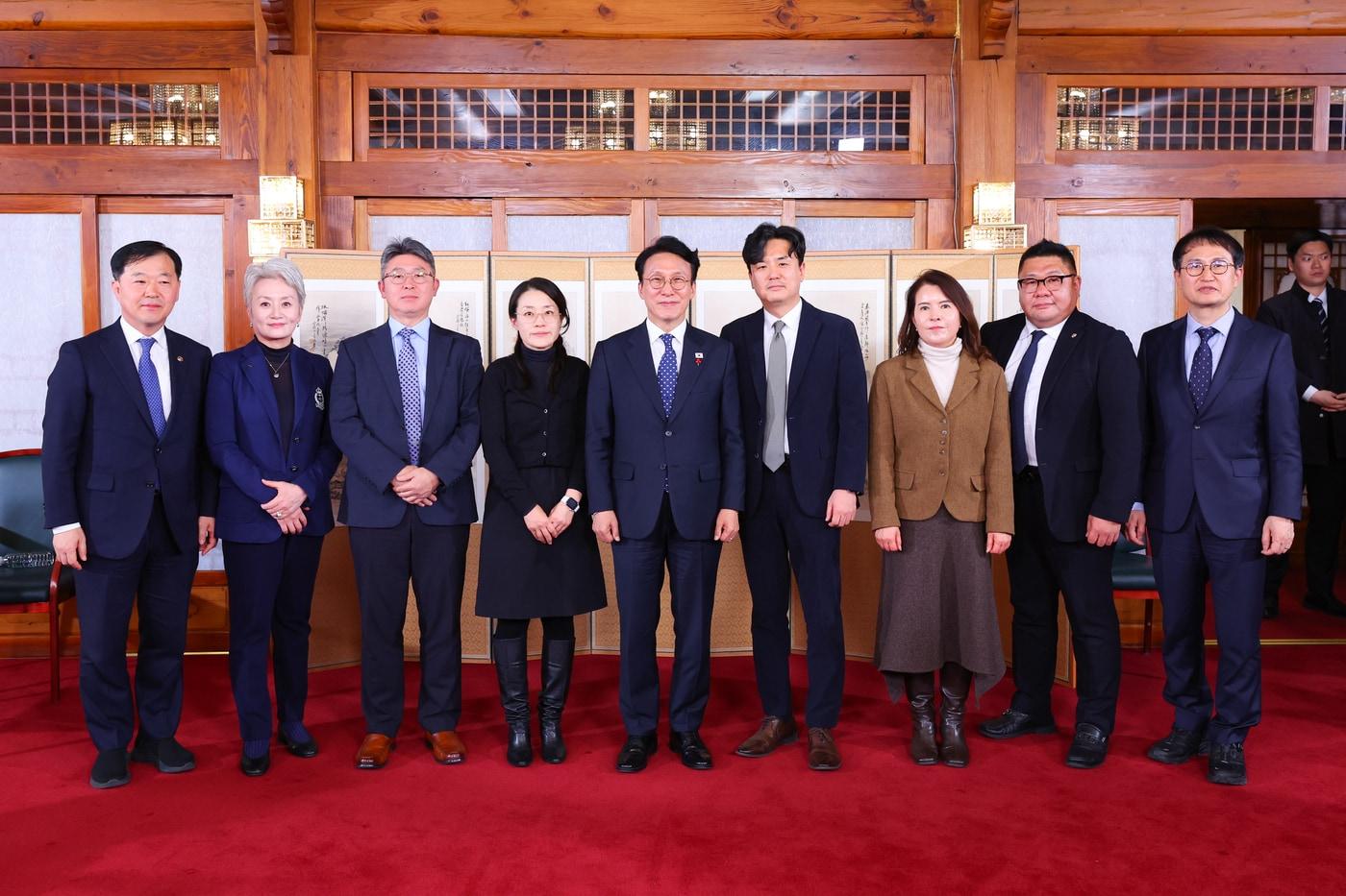 김민석 국무총리가 3일 서울 삼청동 총리 공관에서 열린 &#39;응급환자 이송체계 개선 토론회&#39;에 참석한 모습.&#40;총리실 제공&#41;