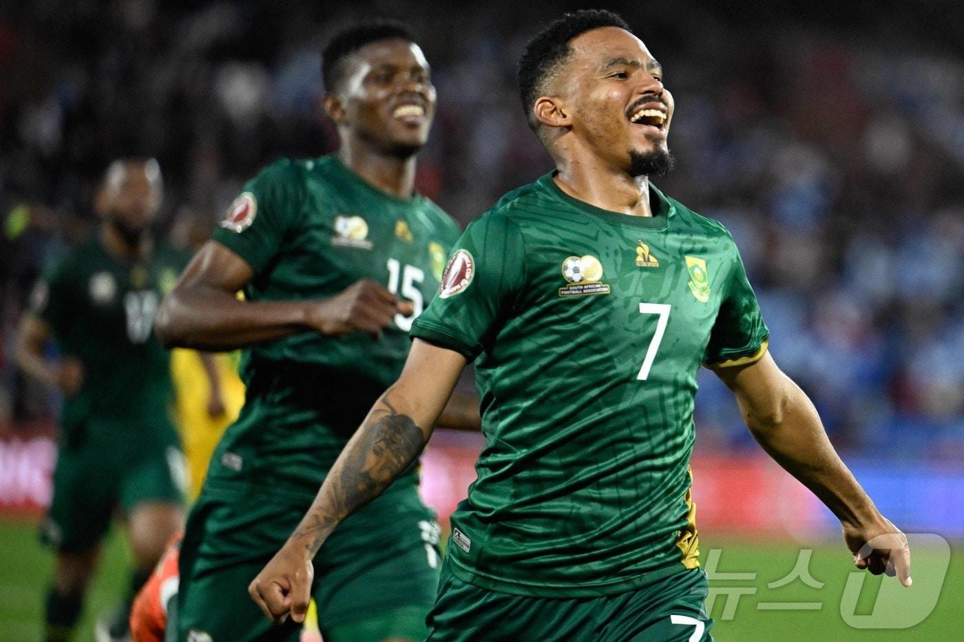 남아프리카공화국이 30일(한국시간) 짐바브웨를 3-2로 꺾고 2025 아프리카 네이션스컵 16강에 진출했다. ⓒ AFP=뉴스1