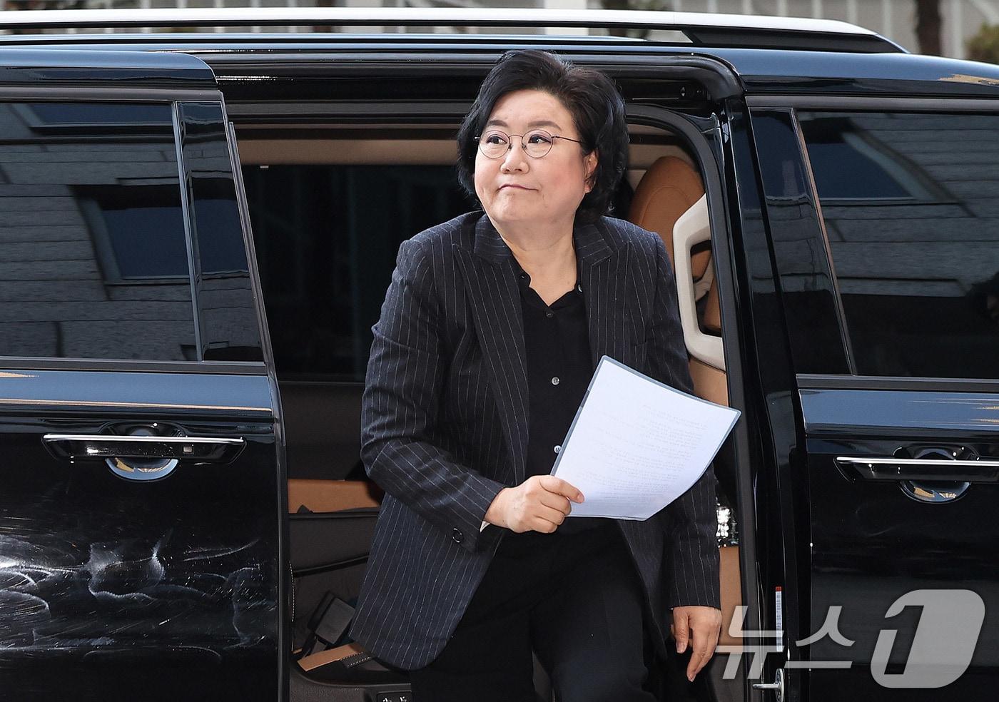 초대 기획예산처 장관 후보자로 지명된 이혜훈 전 국민의힘 의원이 30일 오전 서울 중구 예금보험공사에 마련된 인사청문회 준비 사무실로 출근하고 있다. 2025.12.30/뉴스1 ⓒ News1 박지혜 기자