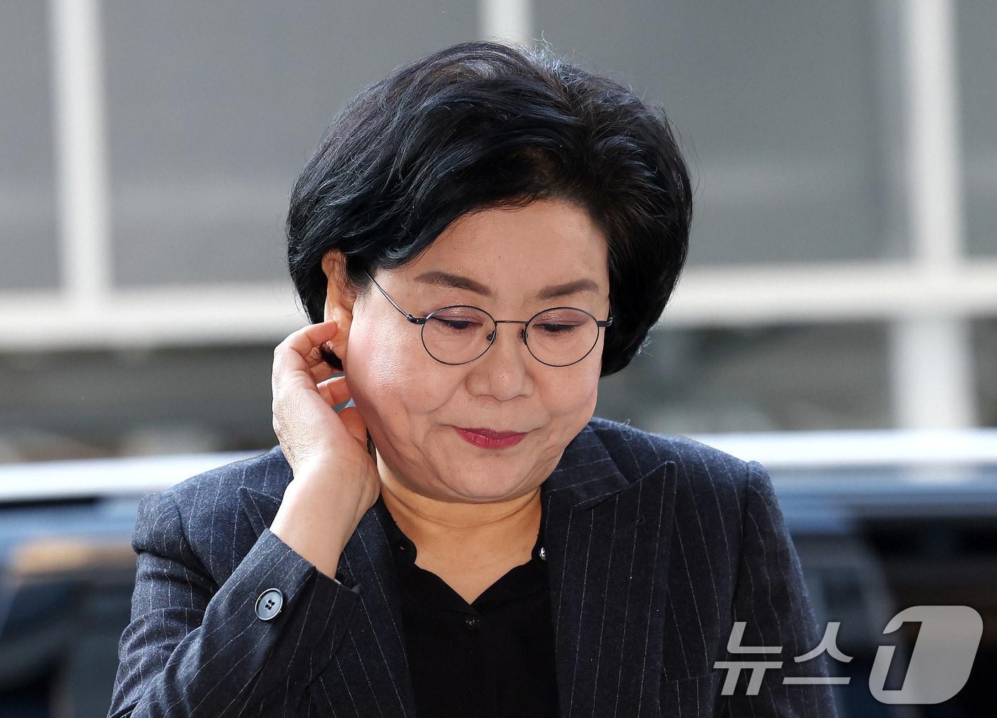 본문 이미지 - 초대 기획예산처 장관 후보자로 지명된 이혜훈 전 국민의힘 의원이 30일 오전 서울 중구 예금보험공사에 마련된 인사청문회 준비 사무실로 출근하고 있다.  2025.12.30/뉴스1 ⓒ News1 박지혜 기자