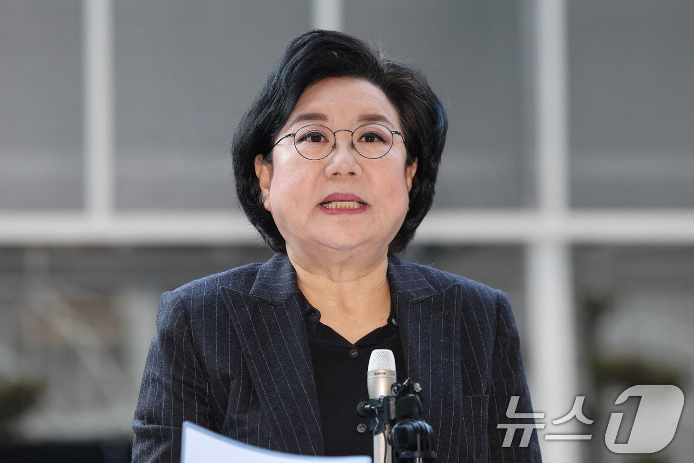 초대 기획예산처 장관 후보자로 지명된 이혜훈 전 국민의힘 의원이 30일 오전 서울 중구 예금보험공사에 마련된 인사청문회 준비 사무실로 출근하며 심경을 밝히고 있다.  2025.12.30/뉴스1 ⓒ News1 박지혜 기자