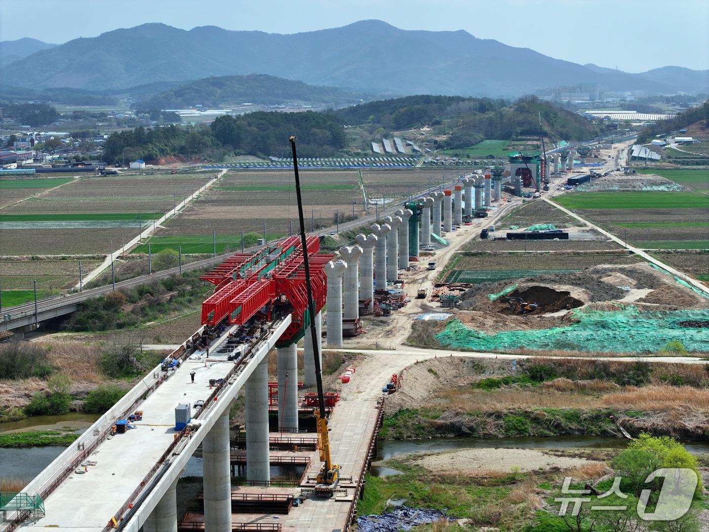 본문 이미지 - 호남고속철도 공사 모습.(전남도 제공. 재판매 및 DB금지) 2025.12.30/뉴스1