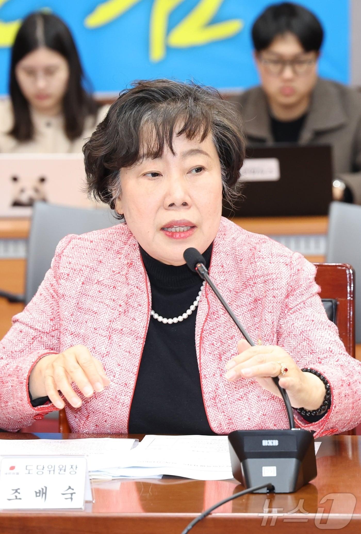 본문 이미지 - 조배숙 국민의힘 전북도당위원장이 30일 전북 김제시 새만금33센터에서 열린 국민의힘·전북특별자치도 정책간담회에 참석해 인사말을 하고 있다. 2025.12.30 ⓒ 뉴스1 유경석 기자