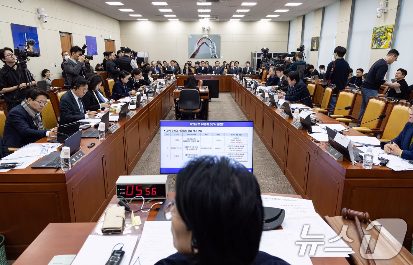 30일 서울 여의도 국회에서 열린 제430회국회(임시회) 쿠팡 침해사고 및 개인정보 유출, 불공정 거래, 노동환경 실태 파악과 재발방지 대책 마련을 위한 연석 청문회에서 의원들이 질의하고 있다. 2025.12.30/뉴스1 ⓒ News1 이승배 기자