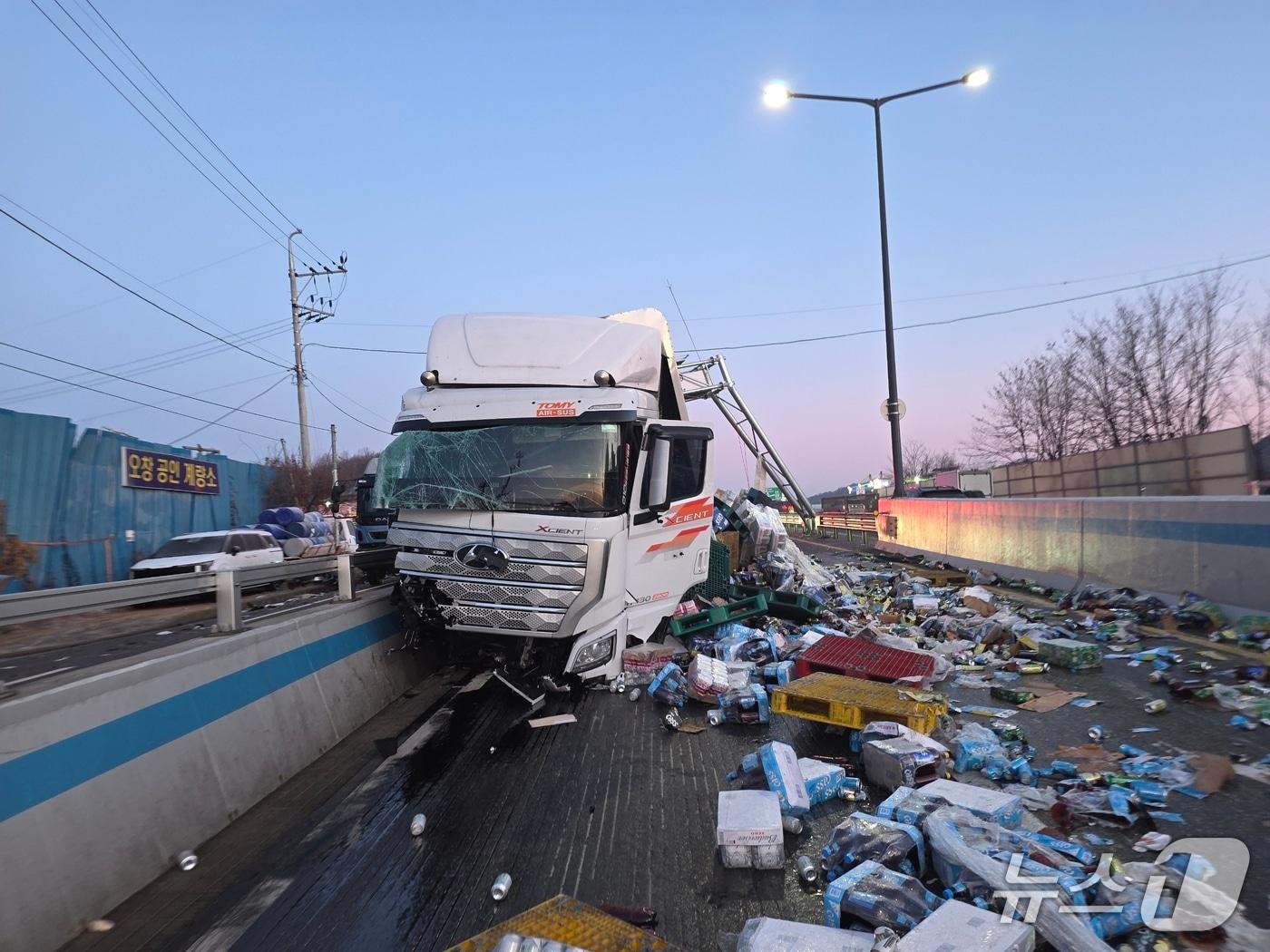 본문 이미지 - 사고 현장(독자 송영훈씨 제공. 재판매 및 DB금지)./뉴스1 
