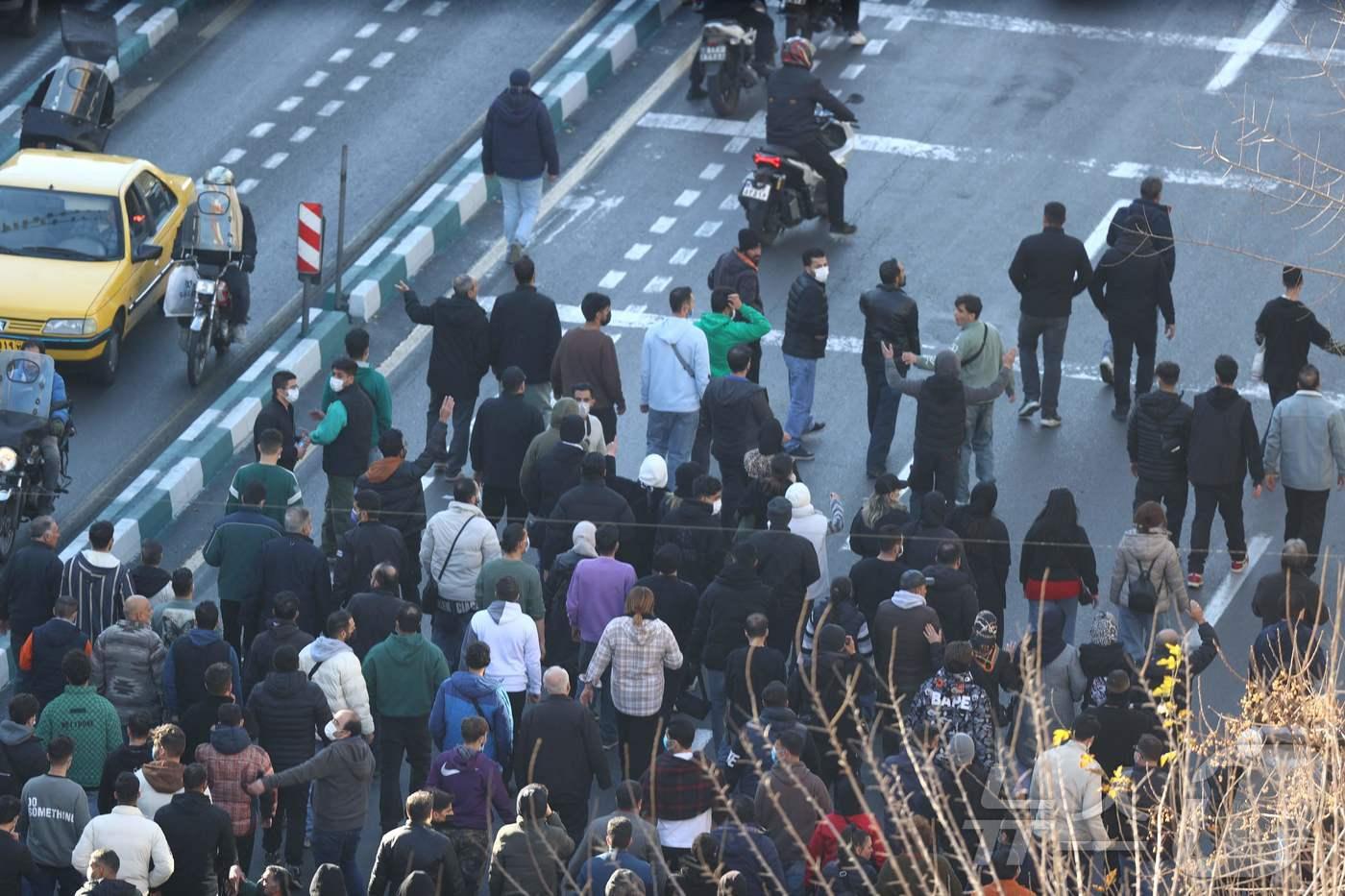 이란 수도 테헤란에서 29일 상인들을 중심으로 반정부 시위가 벌어졌다. 2025.12.29 ⓒ AFP=뉴스1 ⓒ News1 강민경 기자