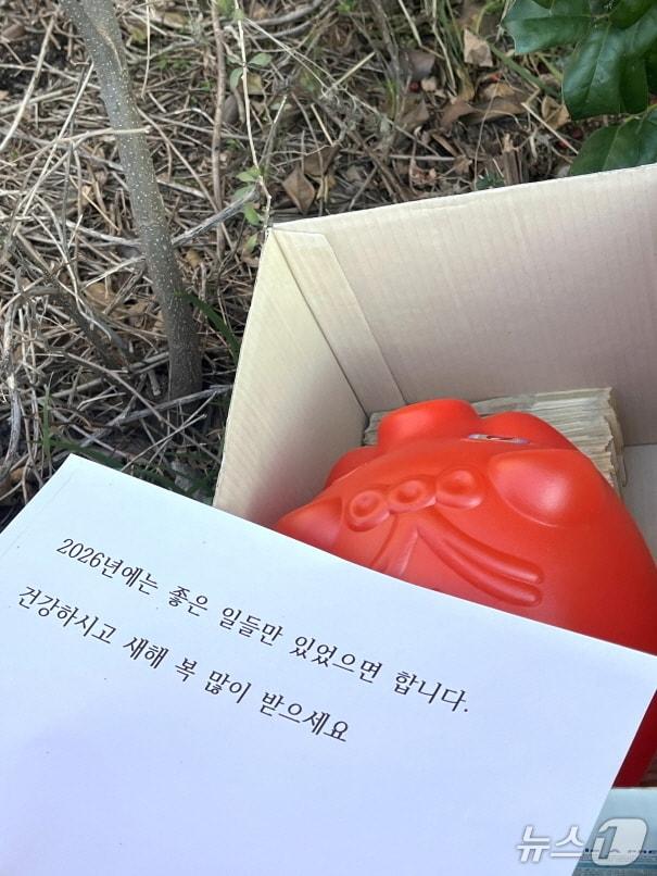 본문 이미지 - 전주 얼굴없는 천사가 놓고 간 상자.(전주시 제공, 재판매 및 DB 금지)/뉴스1