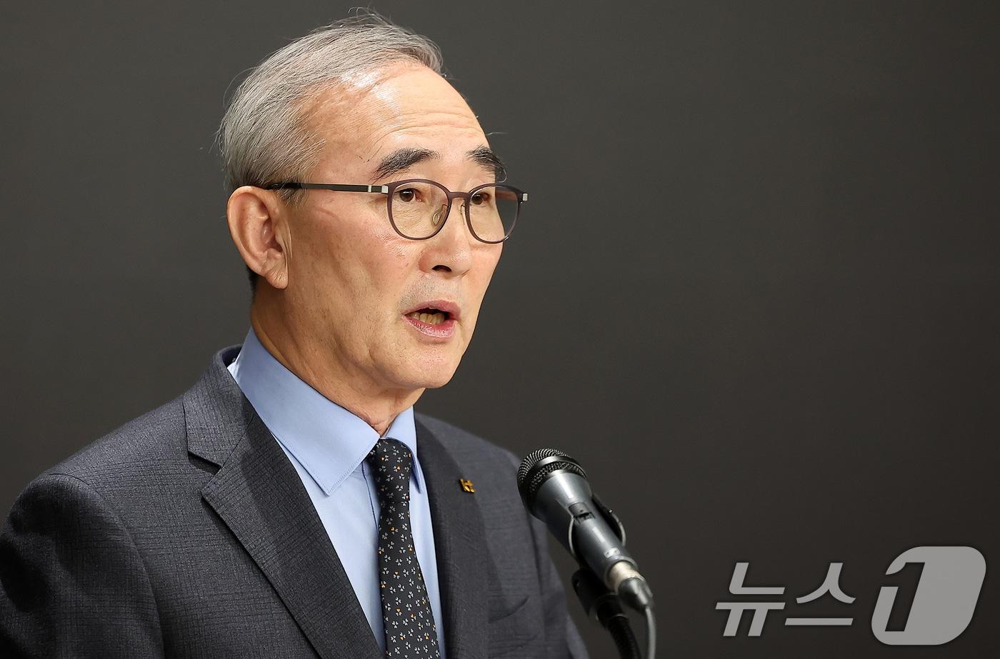 김영섭 KT 대표가 30일 오후 서울 종로구 KT광화문빌딩에서 침해사고와 관련해 사과하고 있다. 2025.12.30/뉴스1 ⓒ News1 김진환 기자
