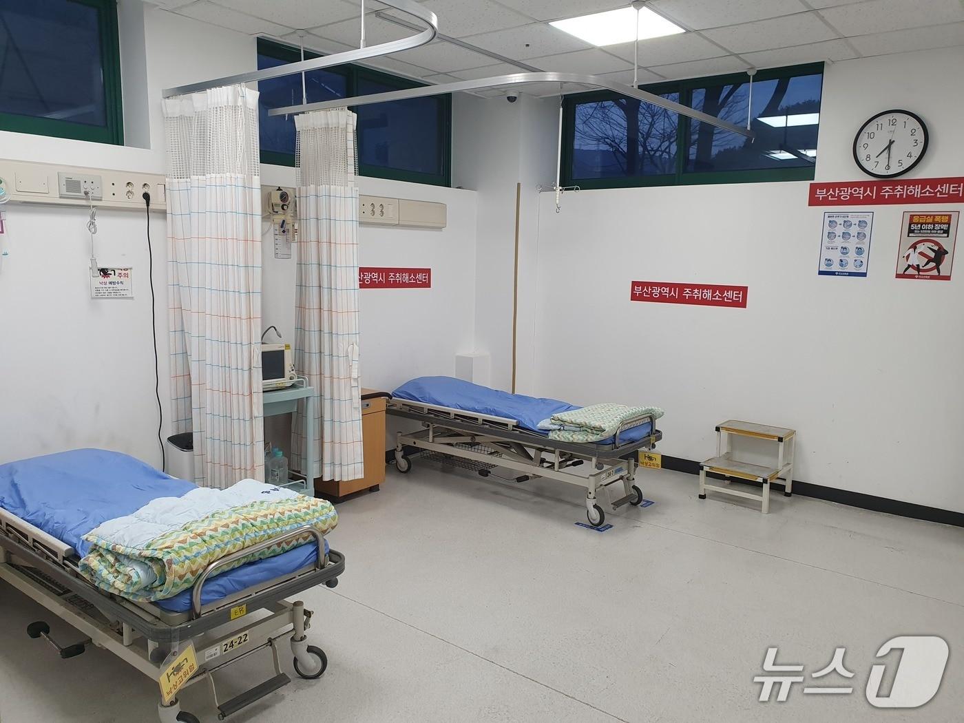 본문 이미지 - 부산시 주취해소센터 내부. 부산의료원 별관에 위치해있다.  (경찰 제공. 재판매 및 DB금지)