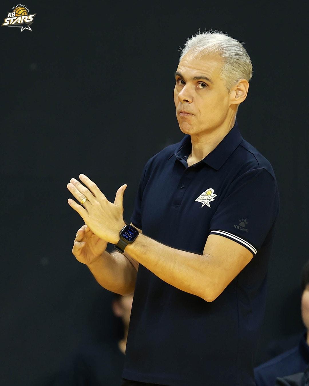 본문 이미지 - KB손해보험 사령탑에서 물러난 레오나르도 카르발류 감독. (KB손보 제공)