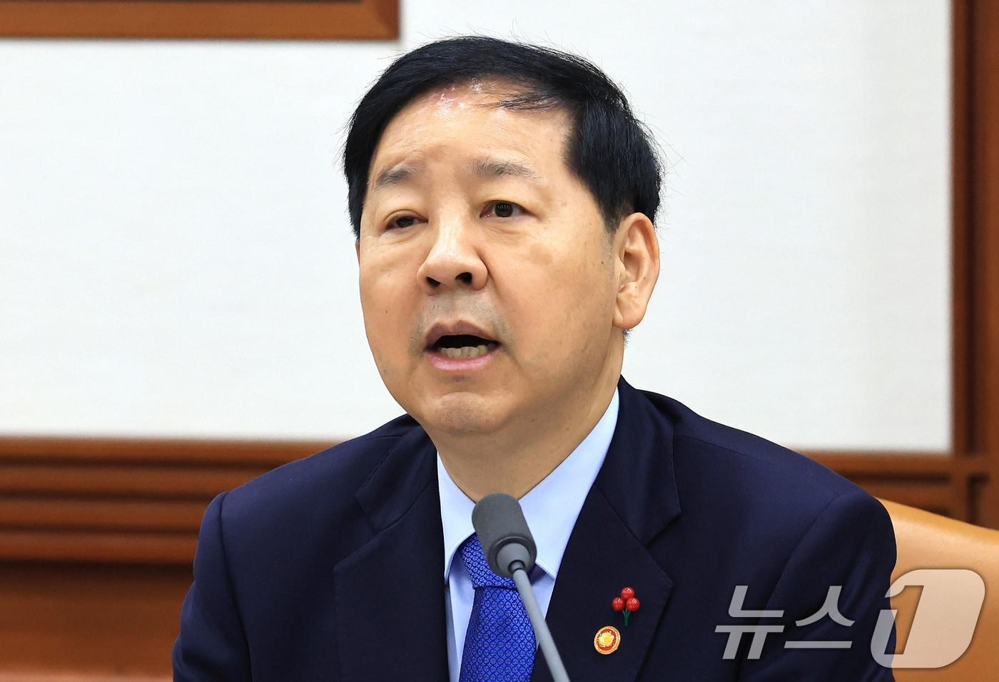 구윤철 경제부총리 겸 기획재정부 장관이 31일 서울 종로구 정부서울청사에서 열린 경제관계장관회의 겸 성장전략 TF에서 모두발언을 하고 있다. 2025.12.31/뉴스1 ⓒ News1 임세영 기자