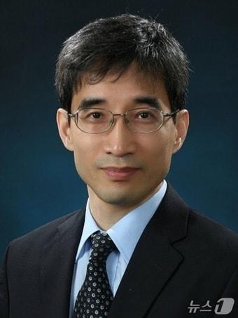 본문 이미지 - 지영래 고려대 불어불문학과 교수.(고려대 제공)