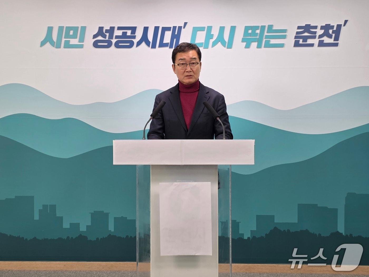 본문 이미지 - 정광열 전 강원도 경제부지사가 31일 춘천시청 브리핑룸에서 기자회견을 열고 강원 연구개발특구 본부에 대한 입장을 밝히고 있다.(정 전 부지사 측 제공, 재판매 및 DB금지)