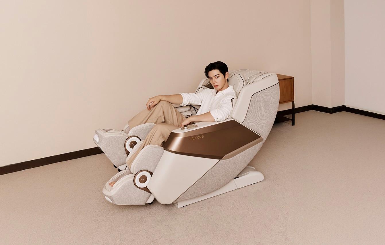 본문 이미지 - 2025년 판매 1위를 차지한 바디프랜드 콤팩트 헬스케어로봇 '팔콘S' (바디프랜드 제공)