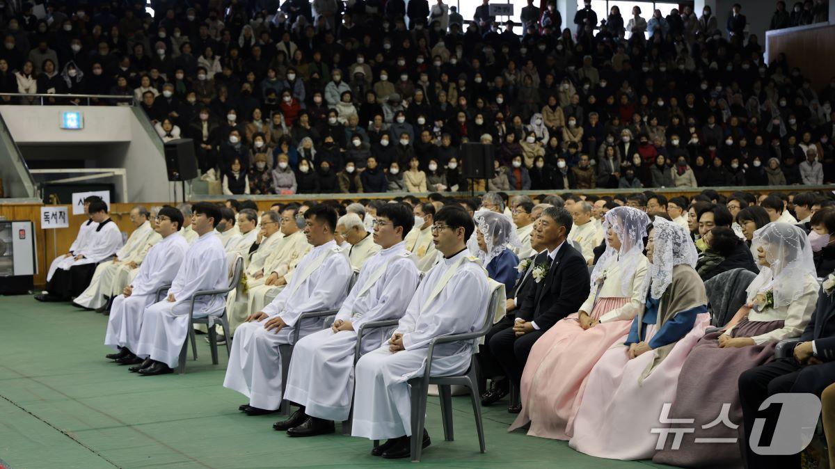 본문 이미지 - 지난해 열린 천주교 마산교구 사제·부제 서품식.(천주교 마산교구 제공. 재판매 및 DB금지)