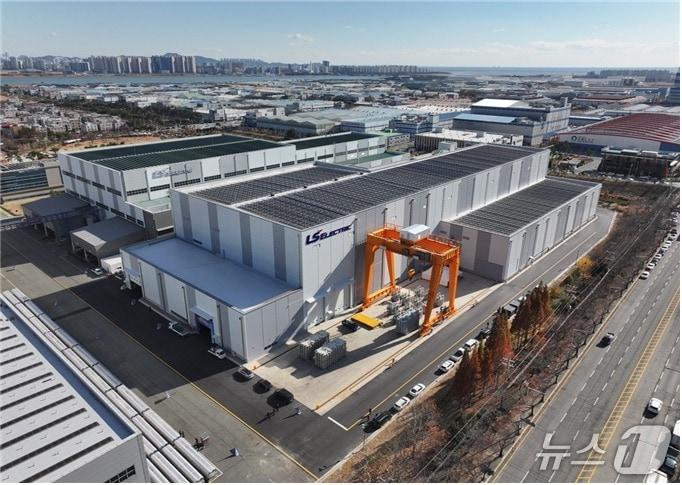 본문 이미지 - 부산 강서구 화전동에 위치한 LS일렉트릭 부산사업장 2생산동 현장 모습.(부산시 제공. 재판매 및 DB금지)