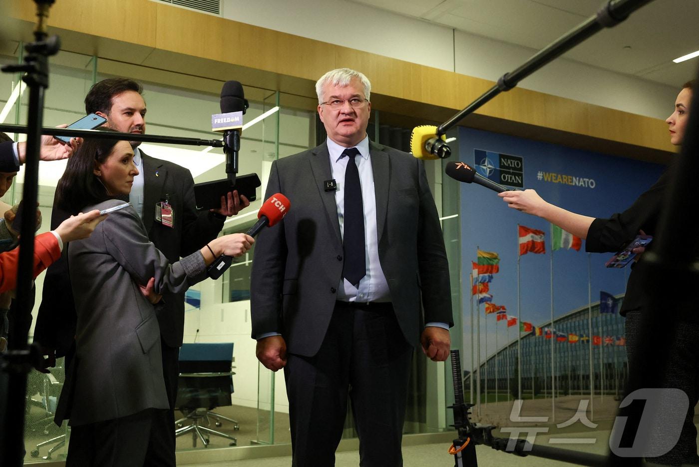 3일&#40;현지시간&#41; 벨기에 브뤼셀 북대서양조약기구&#40;NATO·나토&#41; 본부에서 열린 &#39;나토-우크라이나 이사회&#39; 업무 오찬에 참석한 안드리 시비하 우크라이나 외무장관. ⓒ 로이터=뉴스1 ⓒ News1 양은하 기자