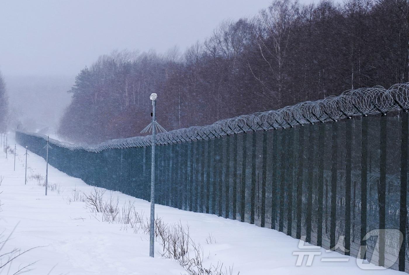 친러시아 국가 벨라루스와 북대서양조약기구&#40;나토&#41; 회원국인 리투아니아의 국경 지대를 촬영한 모습. &#40;자료사진&#41; 2022.1.21 ⓒ 로이터=뉴스1 ⓒ News1 강민경 기자