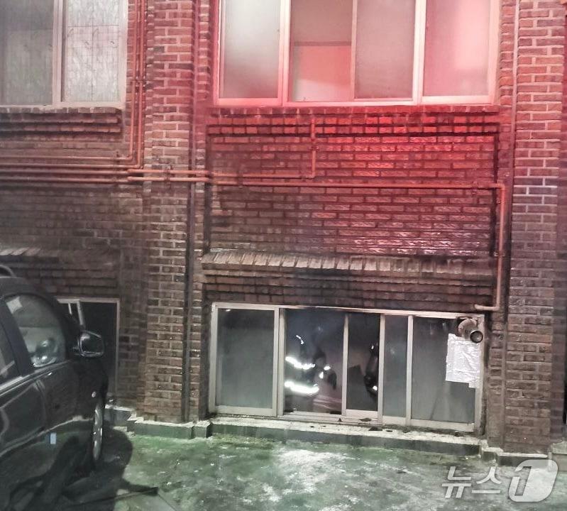 본문 이미지 - 화재 현장. &#40;경기도소방재난본부 제공. 재판매 및 DB 금지&#41; 2025.12.4/뉴스1