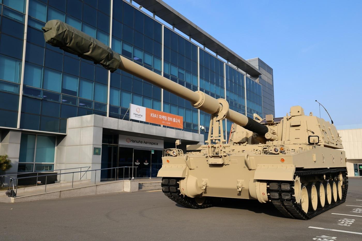 한화에어로스페이스가 지난 2일 창원3사업장에서 연구개발&#40;R&D&#41; 및 마케팅용 K9A1 자주포 출하식을 진행했다. &#40;한화에어로스페이스 제공&#41;