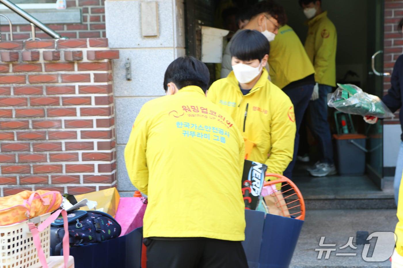 워밍업 코리아 연합 봉사활동 사진 &lt;자료사진&gt; &#40;귀뚜라미 제공&#41;