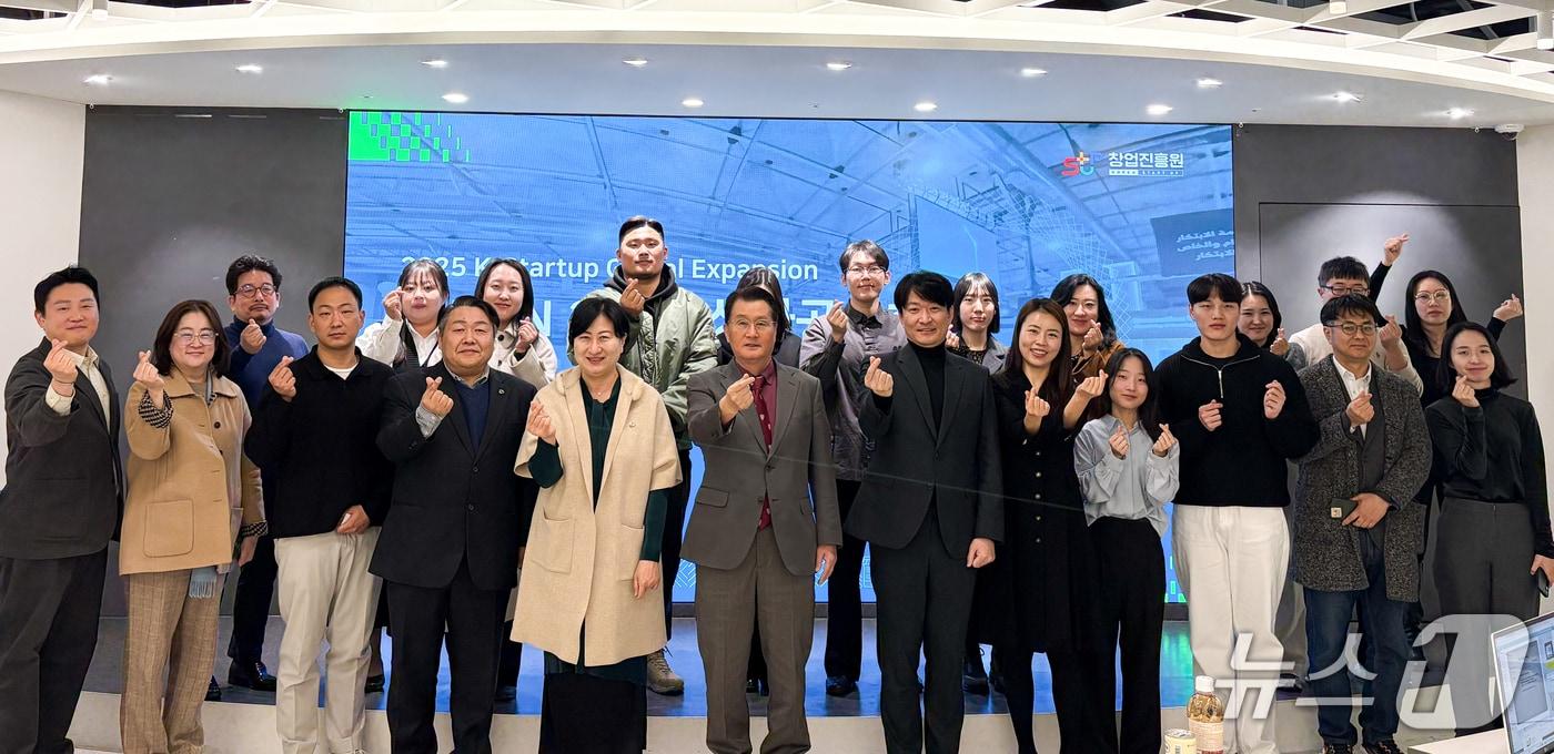 사우디 비반 2025 참가기업 성과공유회 단체사진&#40;창업진흥원 제공&#41;