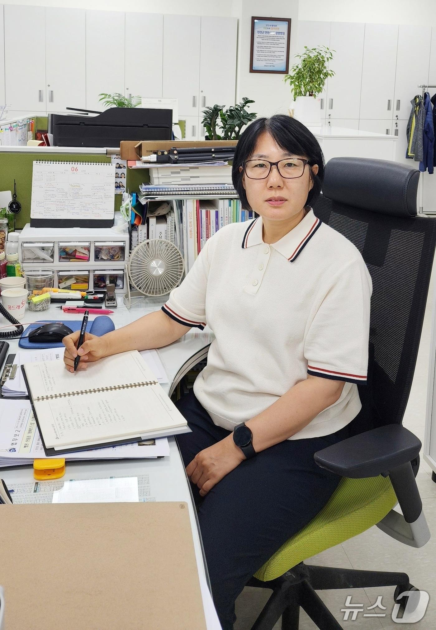 본문 이미지 - 충북 진천군 김은경 소득작목팀장이 농촌진흥청이 주관하는 &#39;한국농업기술보급대상&#39; 시상식에서 최우수상을 받았다.&#40;진천군 제공&#41;/뉴스1