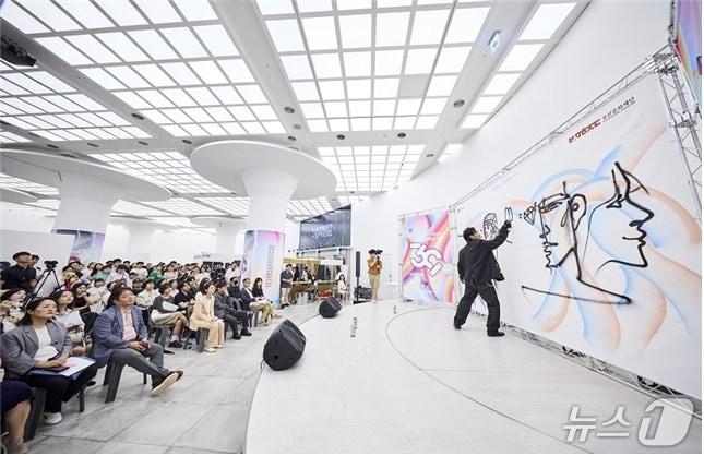 본문 이미지 - 작년 청년아트페어 모습.(부산시 제공. 재판매 및 DB금지)