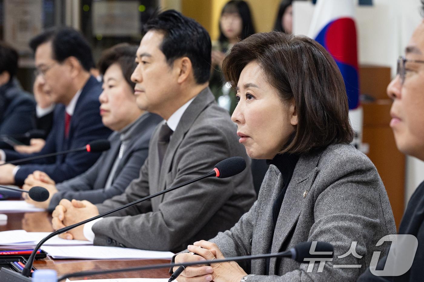 국회 법제사법위원회 나경원 국민의힘 의원이 4일 서울 여의도 국회 의원회관에서 열린 특별재판부 설치 및 법왜곡죄 신설의 위헌성 긴급세미나에서 인사말을 하고 있다. 2025.12.4/뉴스1 ⓒ News1 유승관 기자