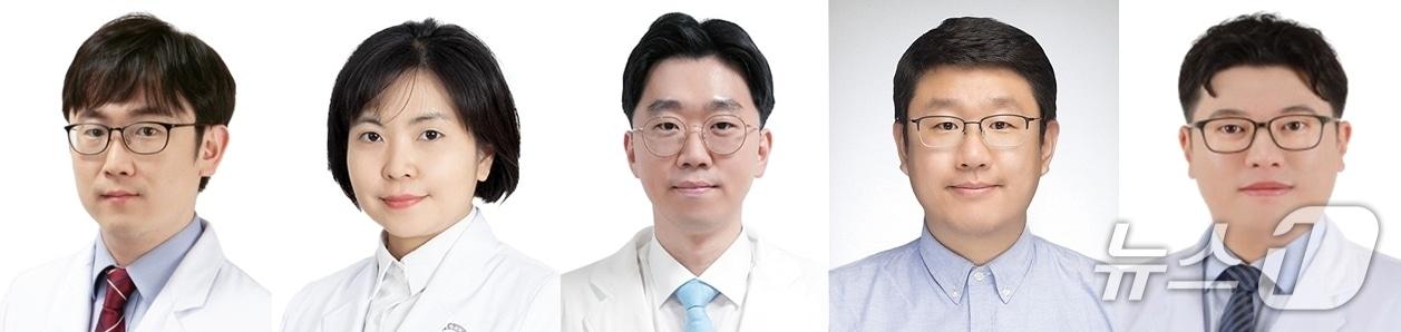 본문 이미지 - 왼쪽부터 한림대학교성심병원 신경과 이민우 교수&#40;교신저자&#41;, 정영희 교수, 분당서울대학교병원 신경과 김종욱 교수, 숭실대학교 정보통계보험수리학과 한경도 교수, 한림대학교동탄성심병원 순환기내과 천대영 교수.&#40;한림대학교의료원 제공&#41;