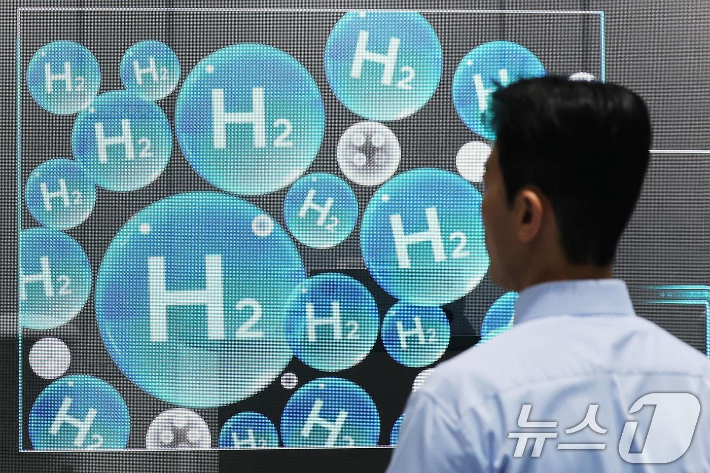 본문 이미지 - 수전해 수소 생산 시스템. 2025.12.4/뉴스1 ⓒ News1 황기선 기자