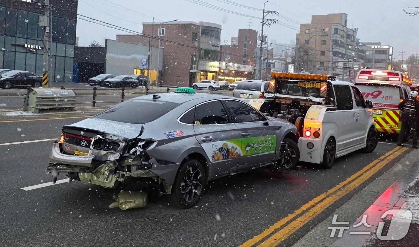 지난 3일 오후 4시 45분께 충남 천안시 동남구 봉명동의 한 도로에서 발생한 오토바이 운전자 사망 사고 현장. &#40;독자 제공. 재판매 및 DB금지&#41;