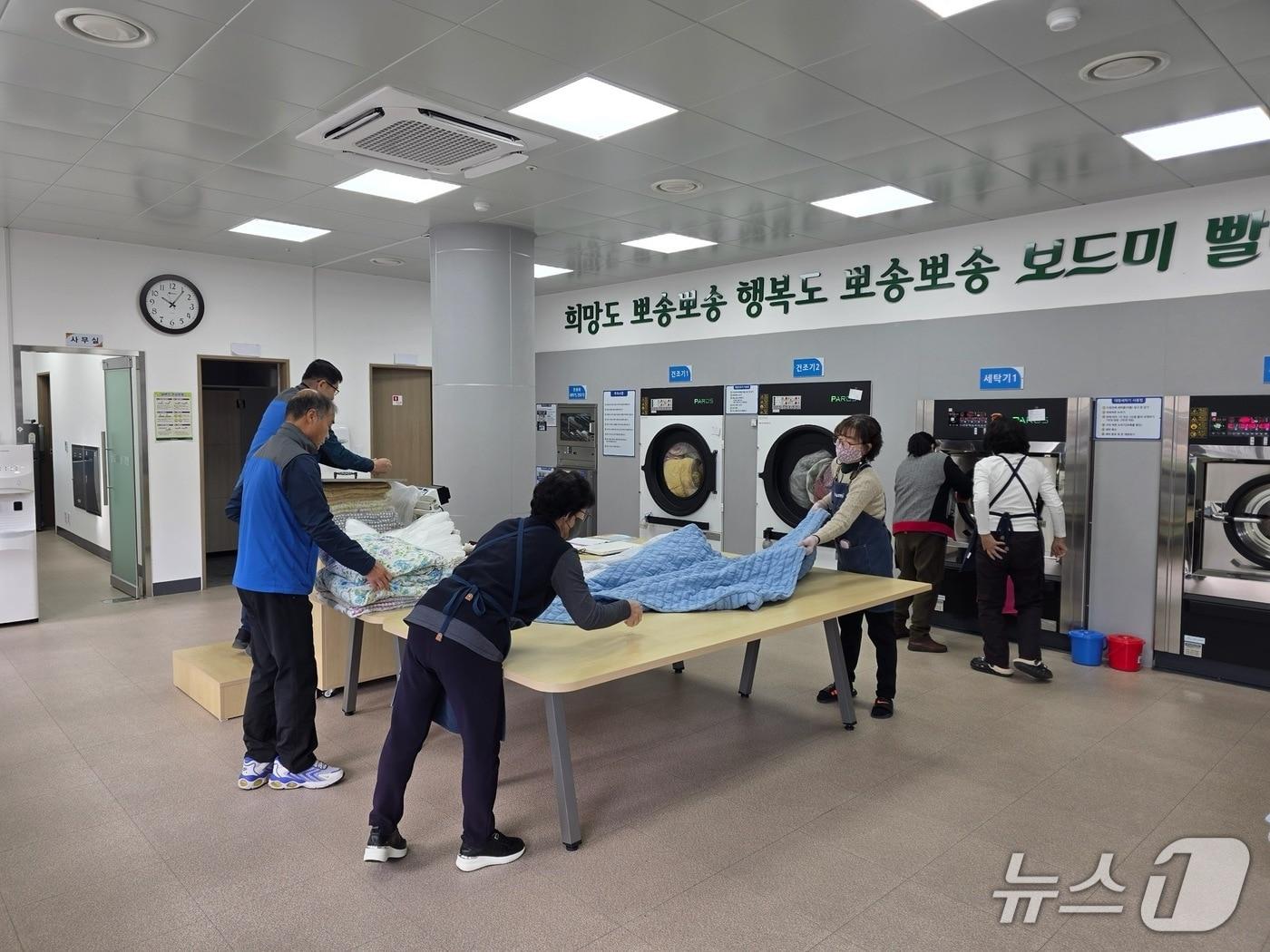 본문 이미지 - 강원 태백시 공공이불빨래방 1호점 &#39;보드미 빨래방&#39; 자료 사진. &#40;태백시 제공. 재판매 및 DB금지&#41; 2025.12.4/뉴스1