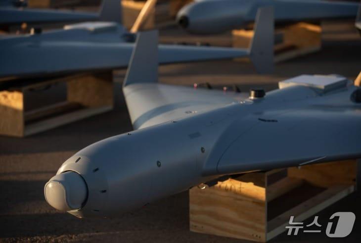 본문 이미지 - 미국 중부사령부&#40;CENTCOM&#41;이 3일&#40;현지시간&#41; &#39;스콜피언 스트라이크 태스크포스&#39;를 출범하고 &#39;저비용 무인전투공격체계&#39;&#40;LUCAS&#41; 드론 비행대대를 편성했다고 밝혔다. &#40;출처=미국 중부사령부&#41; 2025.12.3./뉴스1