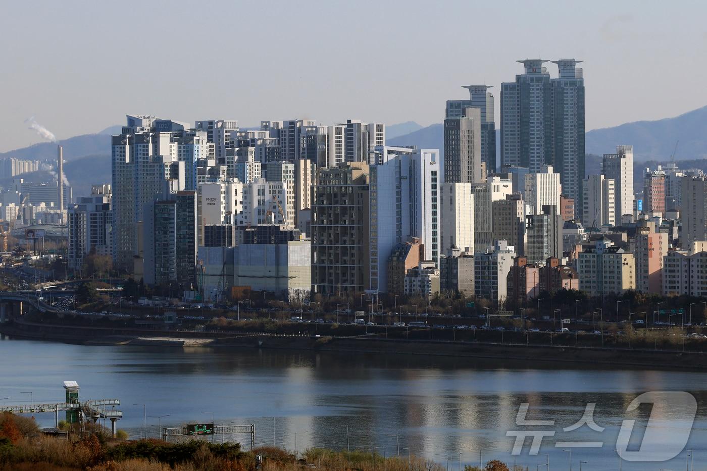 4일 서울 성동구 응봉산에서 강남권 아파트 단지 등이 보이고 있다. /뉴스1 ⓒ News1 박정호 기자