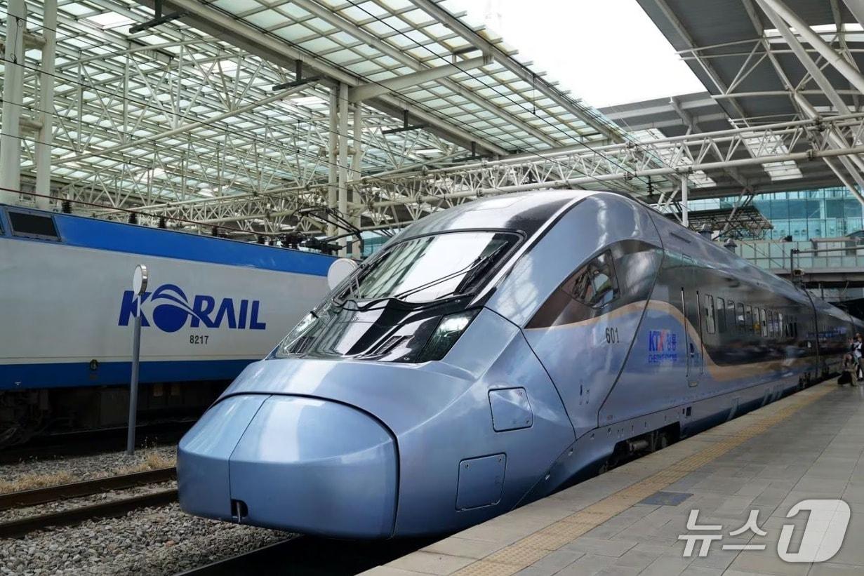 본문 이미지 - KTX-청룡이 서울역에서 대기중이다. &#40;한국철도공사 제공.재판매 및 DB금지&#41;