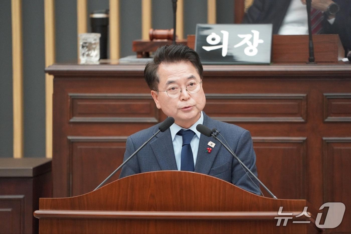 육동한 춘천시장이 4일 춘천시의회에서 2026년도 예산안 제출에 따른 시정연설을 하고 있다.&#40;춘천시 제공, 재판매 및 DB금지&#41; 