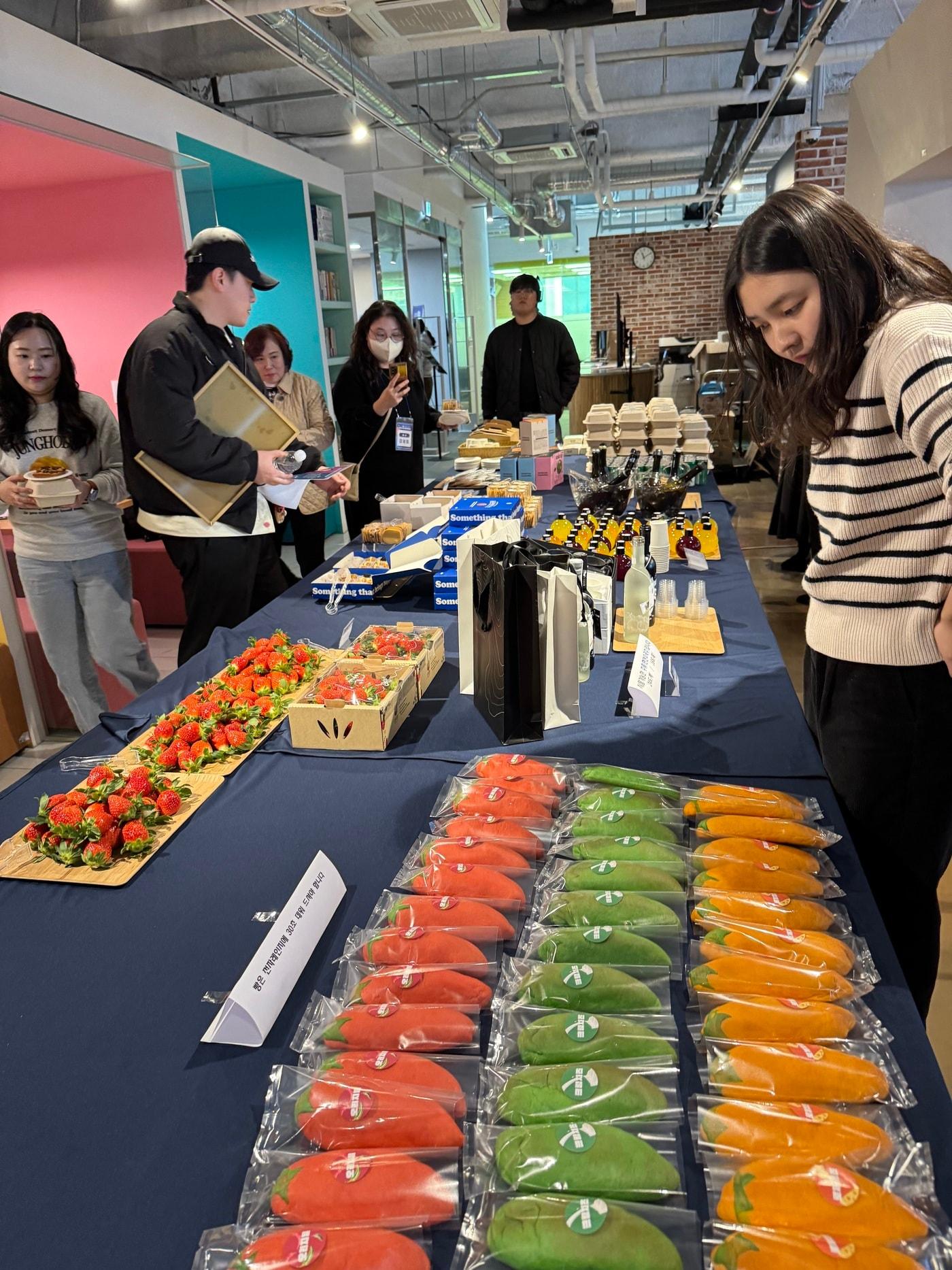 본문 이미지 - &#39;2025 충남 청년 창업·창직 지원사업 성과공유회&#39; 진행 모습.&#40;충남도 제공. 재판매 및 DB금지&#41;/뉴스1