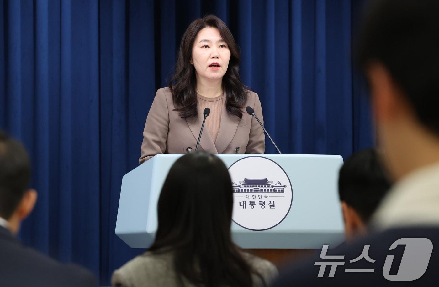 강유정 대통령실 대변인이 4일 서울 용산 대통령실 청사에서 대통령 주재 수석보좌관회의 관련 브리핑을 하고 있다. 2025.12.4/뉴스1 ⓒ News1 허경 기자
